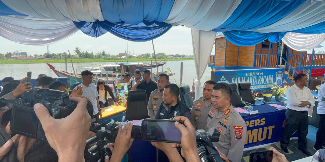 Polda Sumut Bongkar Penyelundupan 30 Kg Sabu dan 2.000 Liquid Vape dari Malaysia, DPO GS Diburu