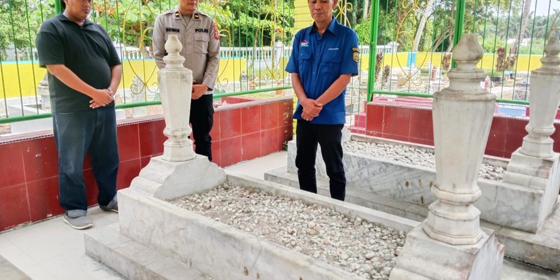 Polsek Tanjung Beringin Ziarah ke Makam Raja Bedagai, Lestarikan Sejarah Lokal