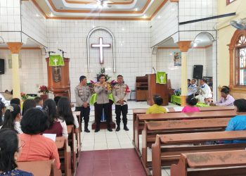 Sampaikan Pesan Kamtibmas Dan Sosialisasi Call Center 110 Polres Sibolga, Di Gereja HKI Sidang Sibolga