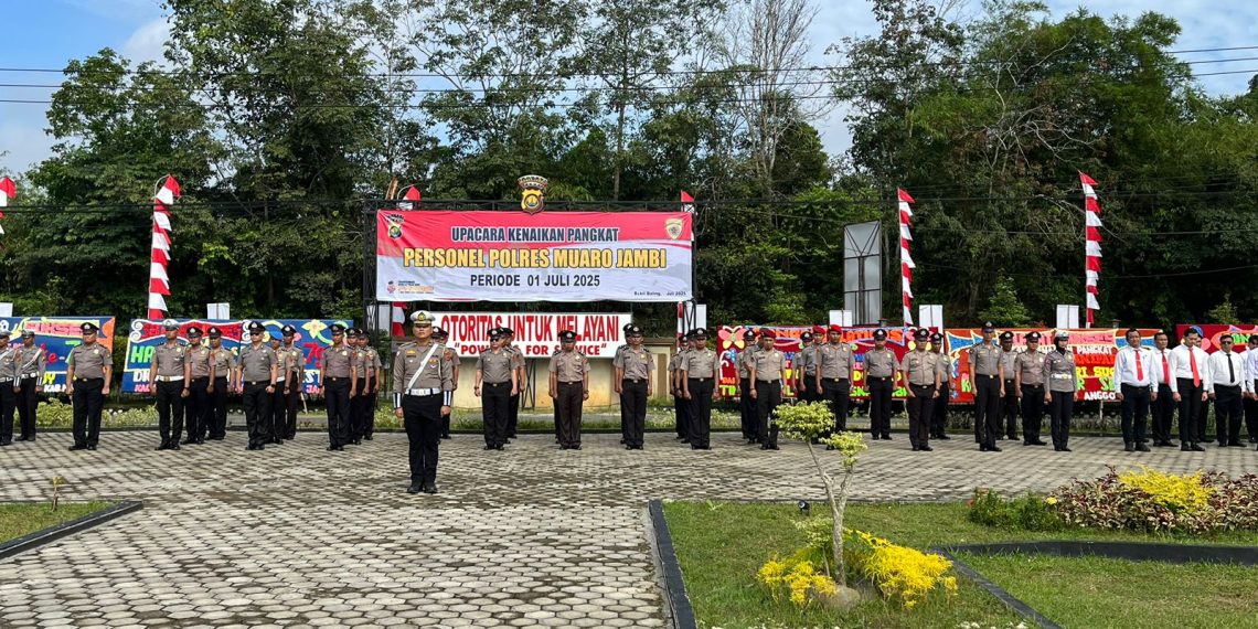 MUARO JAMBI- Dalam perayaan Hari Bhayangkara Ke-79 Tahun 2025, puluhan Personil Polres Muaro Jambi naik pangkat satu tingkat lebih tinggi dari sebelumnya.