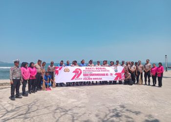 Kapolres Sibolga Pimpin Bakti Sosial Bersih Pantai, Dalam Rangka Hari Bhayangkara Ke-79 Tahun 2025