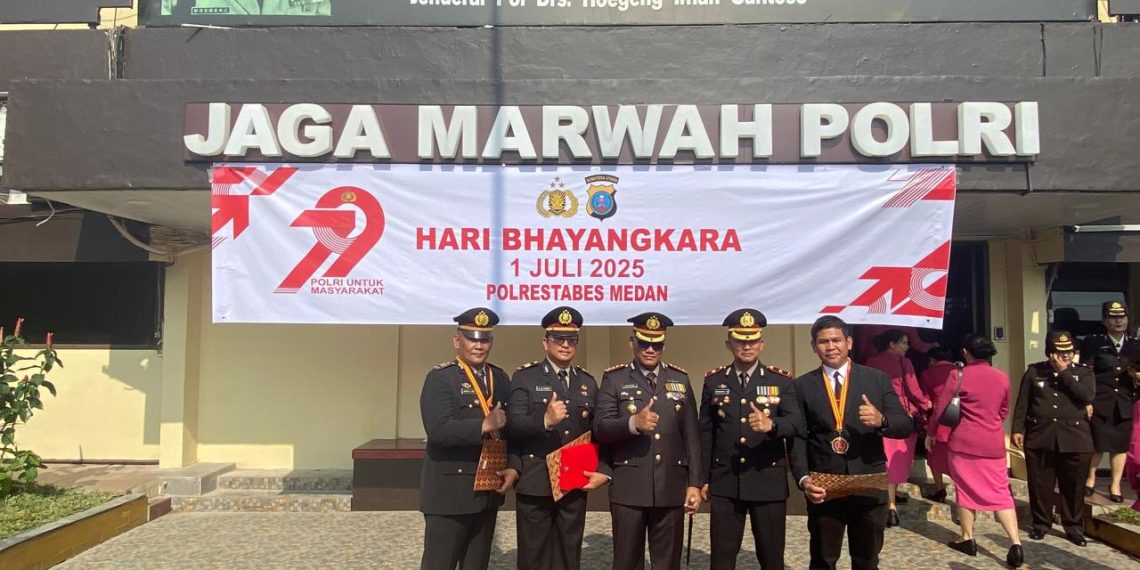 Polsek Sunggal Menerima Penghargaan Pemenang Perlombaan Sosiometri dalam rangka Hari Bhayangkara ke 79 di Polrestabes Medan 01/07/25.