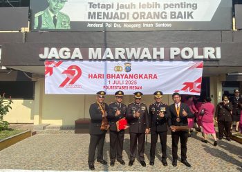 Polsek Sunggal Menerima Penghargaan Pemenang Perlombaan Sosiometri dalam rangka Hari Bhayangkara ke 79 di Polrestabes Medan 01/07/25.