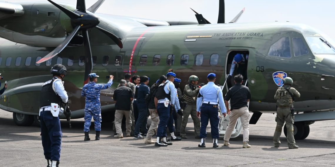 Kosek I Gelar Latihan Hanud Cakra C-25, Pesawat Tempur F-16 TNI AU Laksanakan Pemaksaan Mendarat Terhadap Pesawat Asing