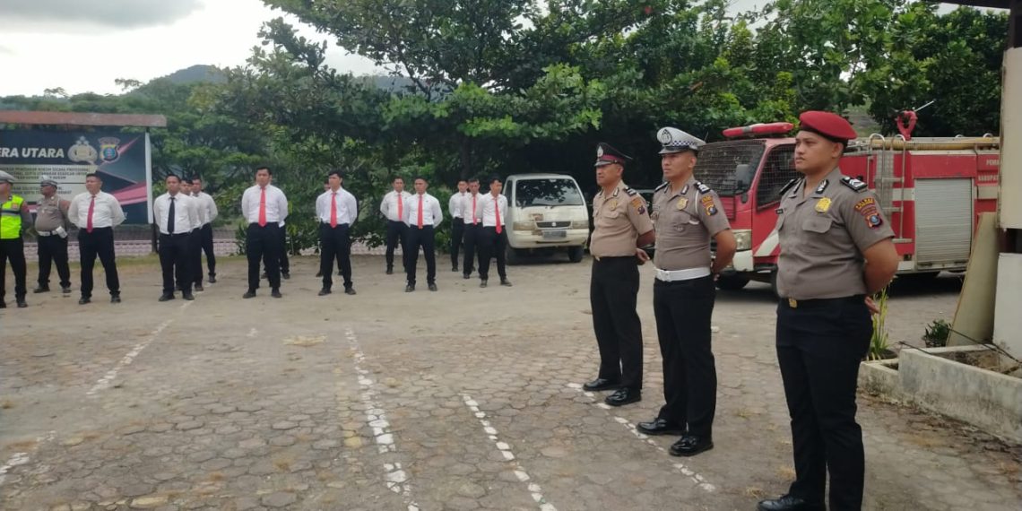 Kapolres Pakpak Bharat Irup Kenaikan Pangkat 11 Personil Polres Pakpak Bharat.