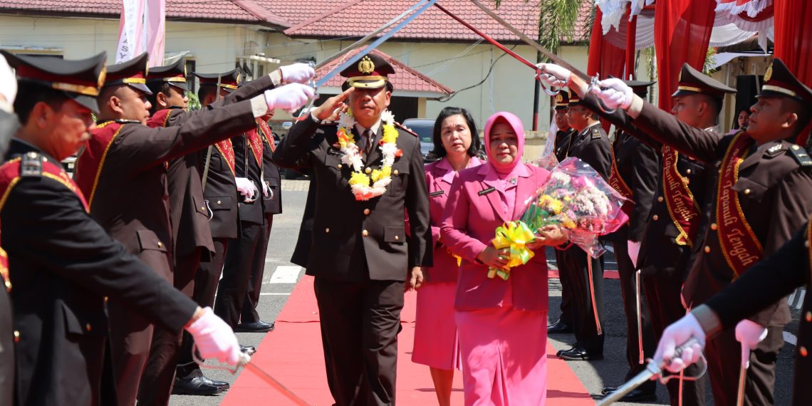 Momen Hari Bhayangkara 79, Kapolres Tapteng Lepas Purna Bhakti Waka Polres Tapteng dan 1 Bintara Tinggi