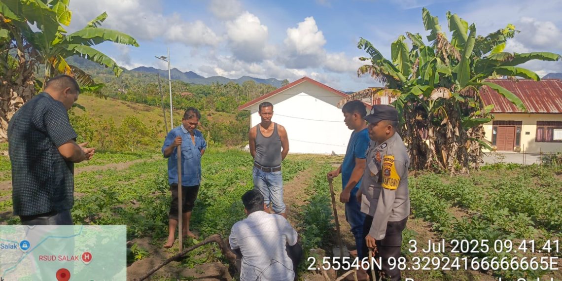 Bhabinkamtibmas Polsek Sukaramai Aktif Sapa Masyarakat Ajak Ciptakan Kamtibmas Yang Kondusif Di Desanya.