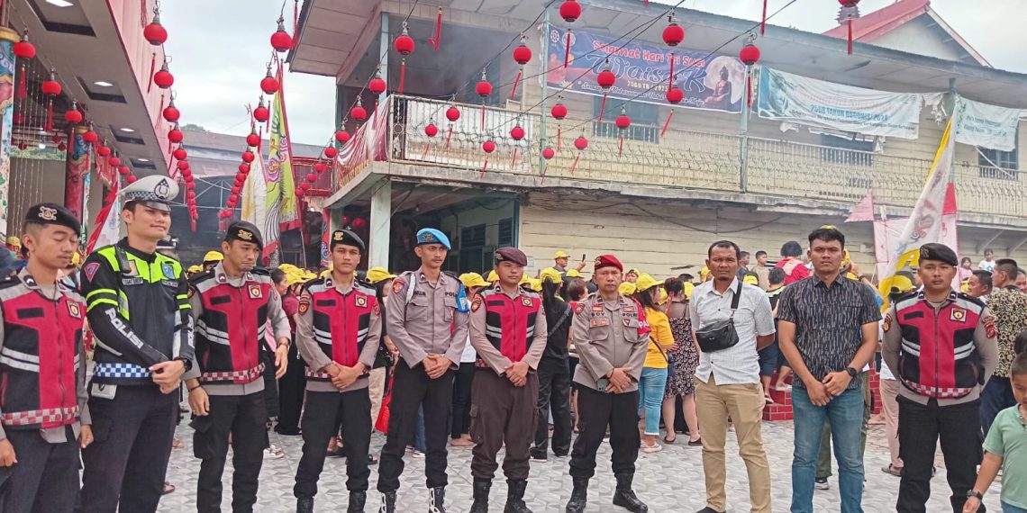 Pastikan Perayaan HUT Dewa Chi Kung Kondusif, Personil Polres Sibolga Laksnakan Pengamanan