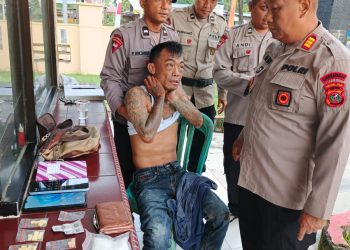 Brimob Merespon Cepat Aduan Masyarakat di Tanjung Morawa, Pria Kecelakaan Ternyata Bawa Narkoba
