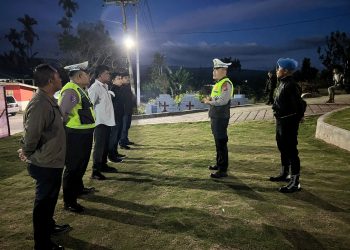 Polres Pakpak Bharat Lakukan PAM Malam Kedua Pada Kegiatan KKR Dan Seminar Kesehatan Di Gereja.