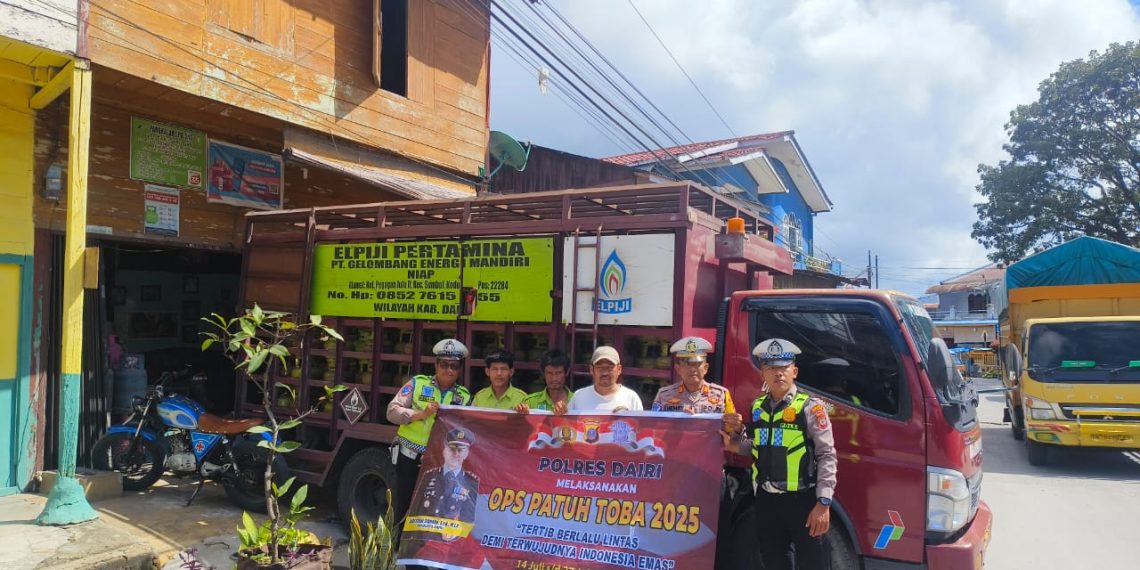 Sat Lantas Polres Dairi Gelar Sosialisasi Operasi Patuh Toba 2025 Kepada Pemilik Pangkalan Gas Dan Sopir Truk LPG