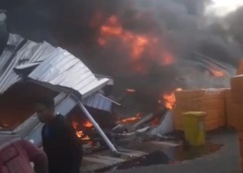 Pabrik PT. Agro Raya Mas di Medan Labuhan Dilalap Api, Pemadaman Masih Berlangsung