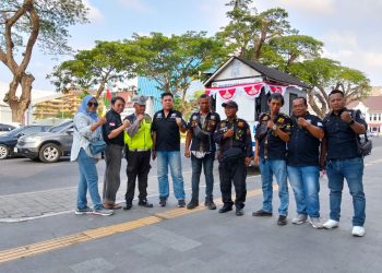 Warta Poldasu Bagikan 1.500 Bendera Merah Putih Sambut HUT ke-80 RI