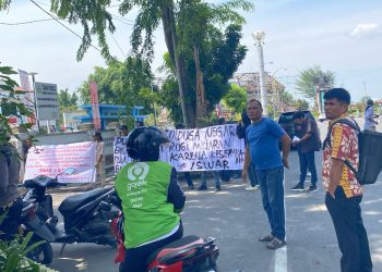 Massa FORMASI Unjuk Rasa di Kantor Dishub Sumut, Teriakkan Dugaan Penyalahgunaan Jabatan Mantan Kadishub Medan