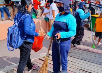 Dukung F1H2O, Jemaat GZRI Bagikan Makanan Gratis kepada Penonton