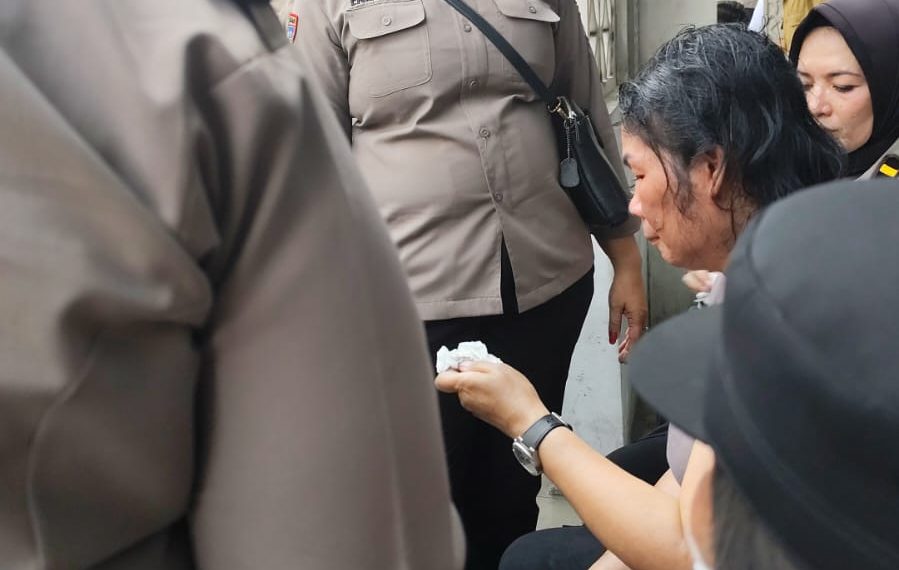 UNJUK RASA DI DPRD SUMUT, SEJUMLAH PERSONEL POLISI ALAMI LUKA SAAT PENGAMANAN