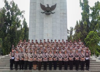 Polwan Polda Sumut Gelar Ziarah ke Taman Makam Pahlawan dalam Rangka Hari Jadi ke-77