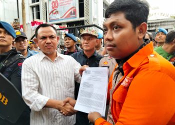 Ratusan Buruh Gelar Aksi di DPRD Sumut, Sampaikan 15 Tuntutan Utama