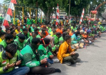 Kebersamaan Brimob dan Ojol di Sumut  Satukan Hati, Tebar Kepedulian