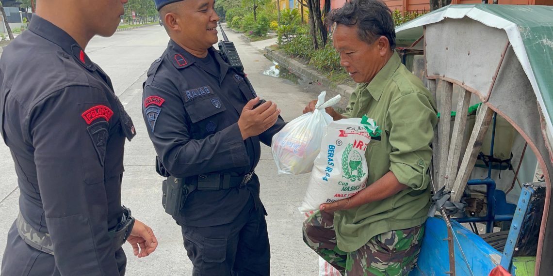 “Jum’at Berkah Batalyon B Satuan Brimob Polda Sumut: Senyum dan Harapan untuk Warga Tebing Tinggi”