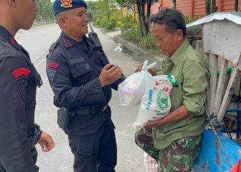“Jum’at Berkah Batalyon B Satuan Brimob Polda Sumut: Senyum dan Harapan untuk Warga Tebing Tinggi”
