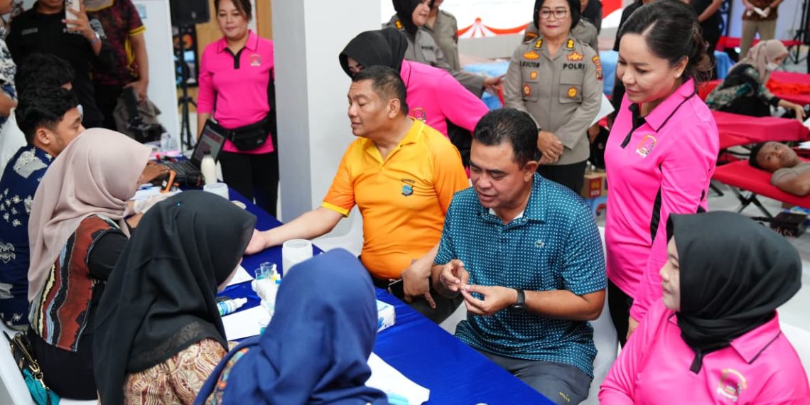 HUT ke-77, Polwan Polda Sumut Bersama Bhayangkari Tebar Kepedulian Lewat Donor Darah