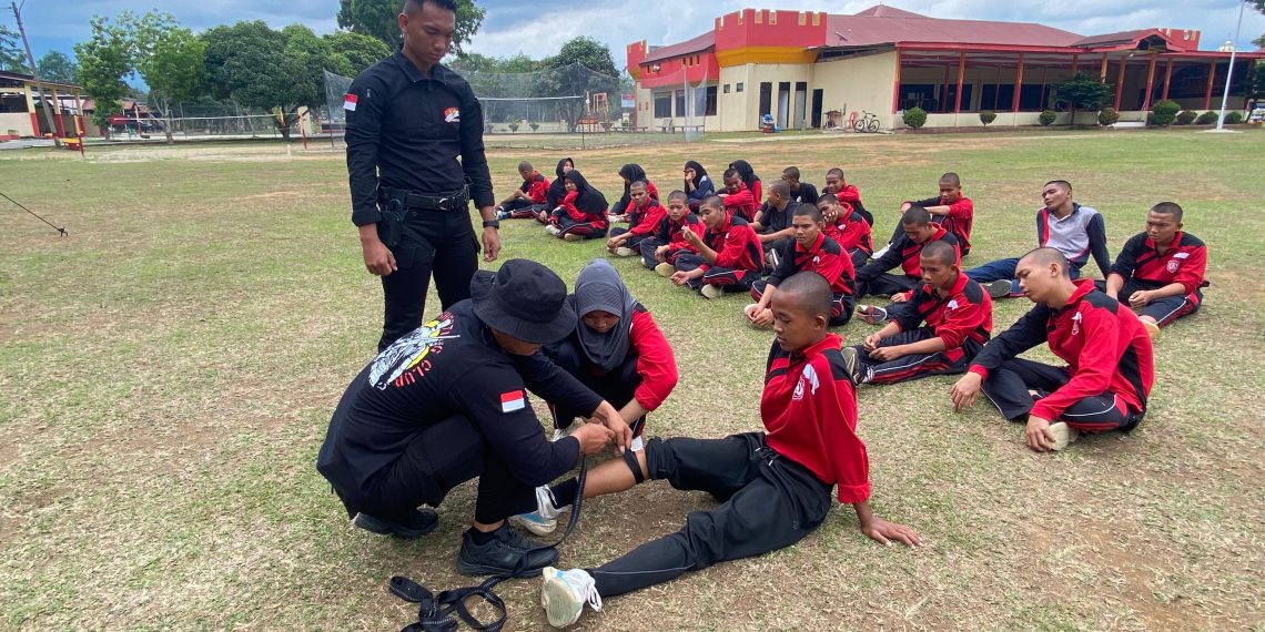 Brimob Polda Sumut Berikan Pelatihan SAR dan Pembinaan Karakter kepada Siswa-Siswi SMA Plus Taruna Bangsa Padang Lawas