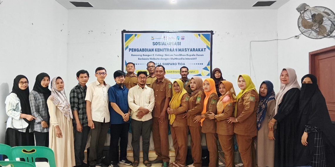 Modernisasi Demokrasi Desa: Tim Dosen dan Mahasiswa Perkenalkan Sistem E-Voting di Desa Simpang Tiga