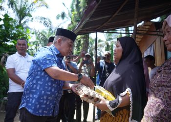 Air Mata Bahagia Warga Tak Mampu, Kapolres Labusel Bantu Bedah Rumah hingga Pengobatan Anak
