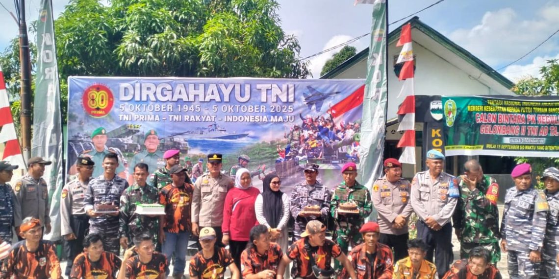 Sinergi TNI–Polri, Pemerintah dan Pemuda di Bedagai Rayakan HUT TNI dengan Gotong Royong dan Kejutan Kue