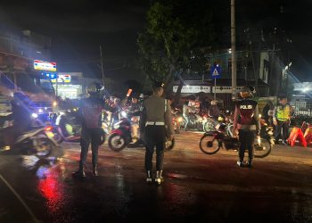 Polisi Hadir untuk Masyarakat: Ditsamapta Polda Sumut Turun Langsung Bantu Warga Hadapi Banjir
