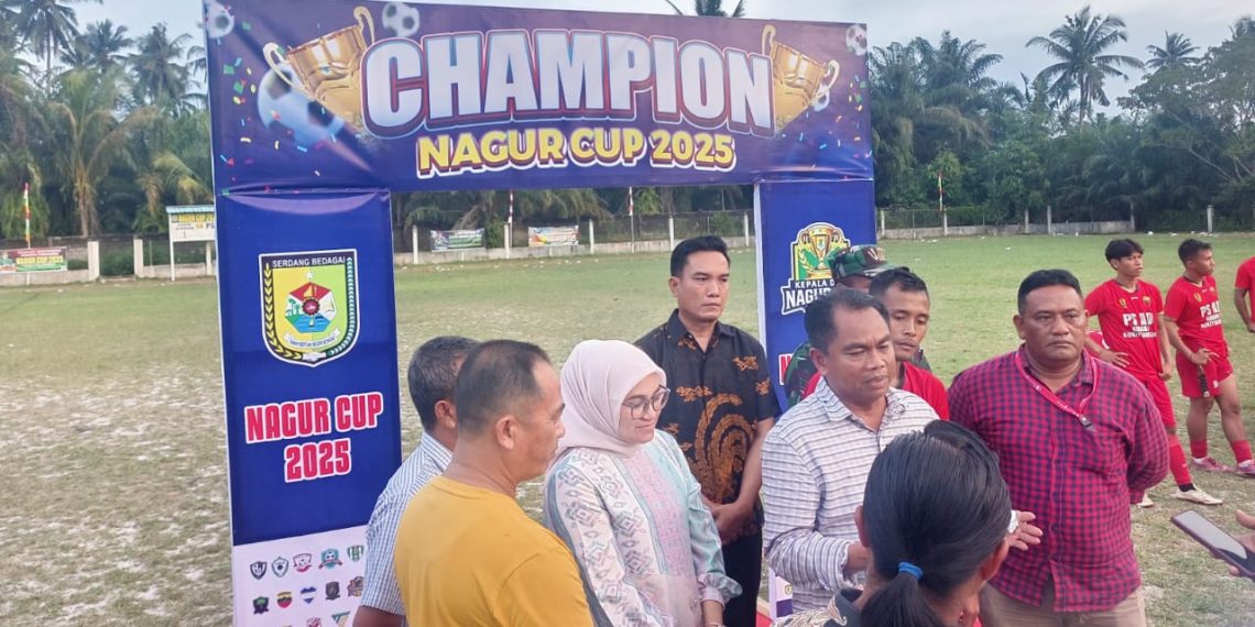 TNI–POLRI Bagikan Bubur Gratis dan Edukasi Kesehatan untuk Ratusan Siswa di Sergai