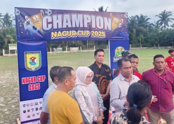 TNI–POLRI Bagikan Bubur Gratis dan Edukasi Kesehatan untuk Ratusan Siswa di Sergai