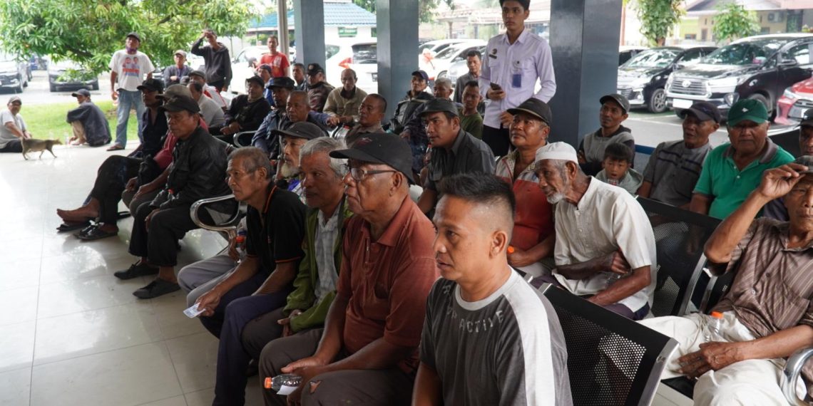 Rutan Kelas I Medan Bagikan 50 Paket Bansos kepada Tukang Becak