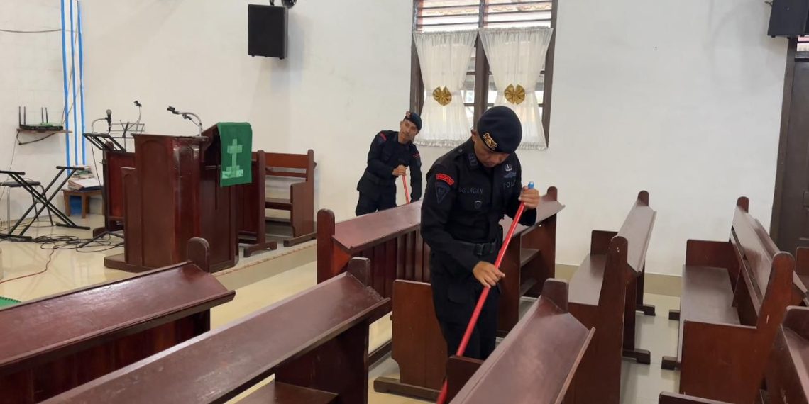 Satuan Brimob Polda Sumut Tebar Kepedulian Melalui “Minggu Kasih” di Gereja HKI Resort Khusus Asuhan Stadion — Wujud Nyata Bhakti Brimob untuk Nusa dan Bangsa