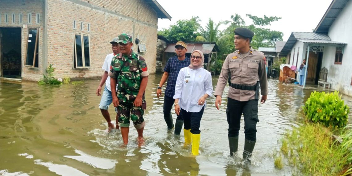 Sinergi TNI–Polri dan Pemerintah Tanjung Beringin Salurkan Bantuan untuk Korban Banjir dan Rob di Bagan Kuala