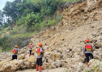 “Siaga di Tengah Cuaca Ekstrem! Brimob Polda Sumut Laksanakan Patroli SAR Antisipasi Banjir dan Longsor di Nias”