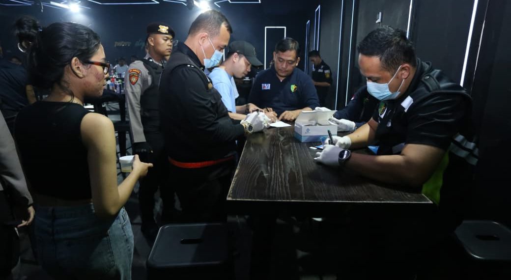 Polda Sumut Gelar Razia Gabungan di THM Helen’s Night Mart, Dua Pengunjung Positif Narkoba