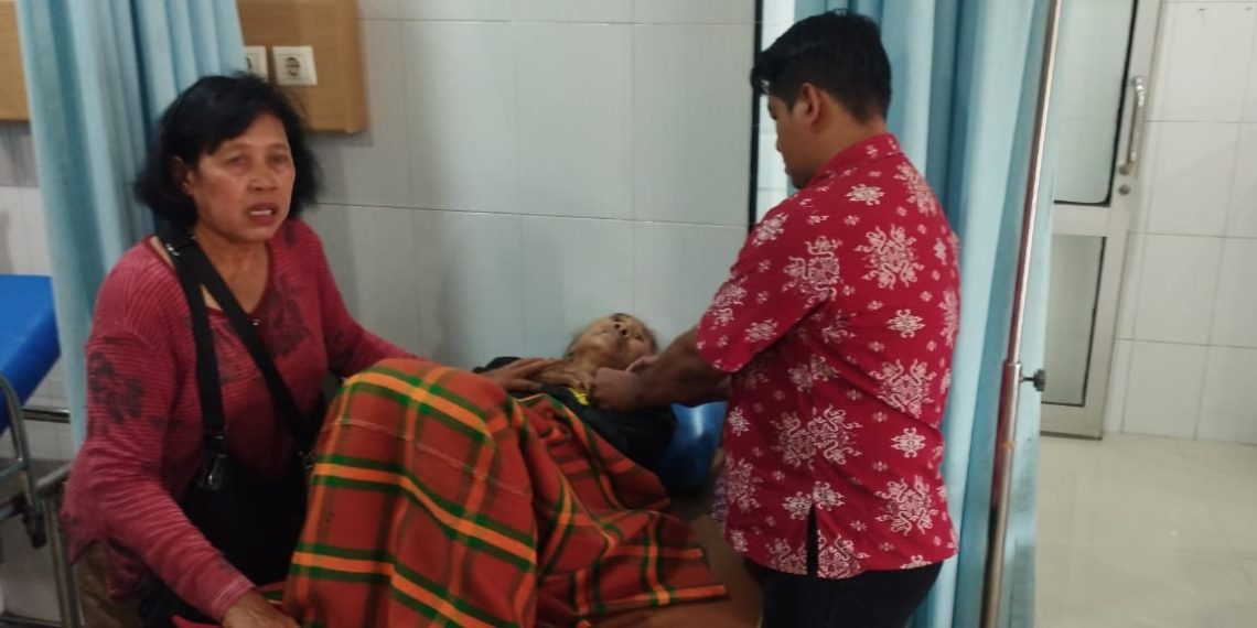 Polsek Perbaungan Gerak Cepat Respon Call Centre 110 Bantu Warga Lansia yang Alami Sesak Napas di Depan Kantor Polisi