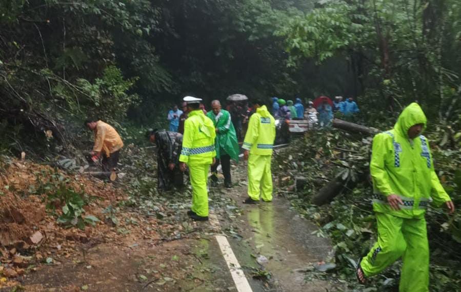 Polres Taput Intensif Tangani 27 Titik Bencana Banjir dan Longsor, Evakuasi Dilanjutkan Bertahap Akibat Cuaca Ekstrem