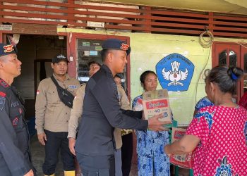 Brimob Polda Sumut Bersama Relawan Mapel Indonesia Salurkan Bantuan Sembako untuk Warga Terdampak Bencana di Sibolga–Tapteng
