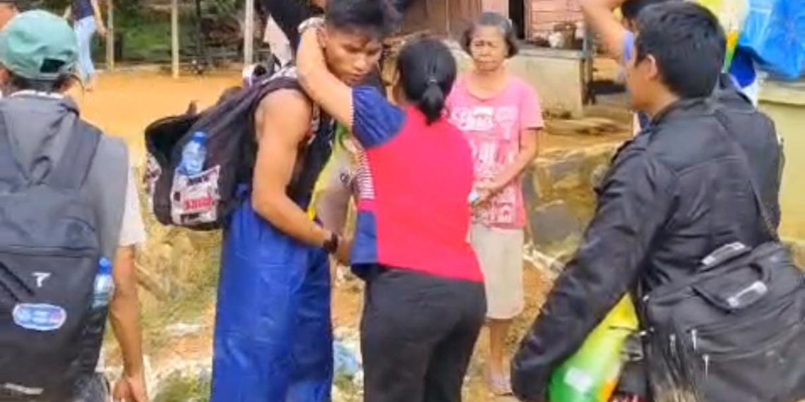 Ibu Bhayangkari Penunjuk Arah Helikopter: Kisah Perjuangan Menembus Desa Terisolir di Tapanuli Tengah