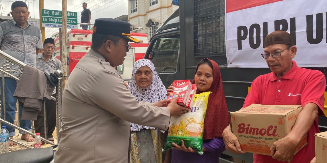 Polres Sibolga Salurkan Bantuan Sosial Kapolri untuk Korban Tanah Longsor di Kota Sibolga
