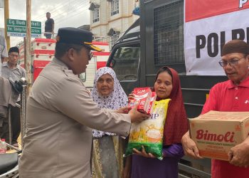 Polres Sibolga Salurkan Bantuan Sosial Kapolri untuk Korban Tanah Longsor di Kota Sibolga