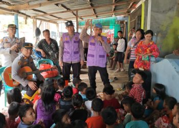 Polres Sibolga Berikan Bantuan Dan Trauma Healing, Terhadap Korban Bencana Alam Longsor Dan Banjir Di Kota Sibolga