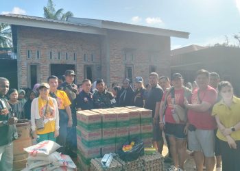 Batalyon Kavaleri 6 Bankom Naga Karimata Salurkan Bantuan Bencana Banjir Bersama Yayasan Bau Qing Tian Kota Binjai Di Hinai Kabupaten Langkat.