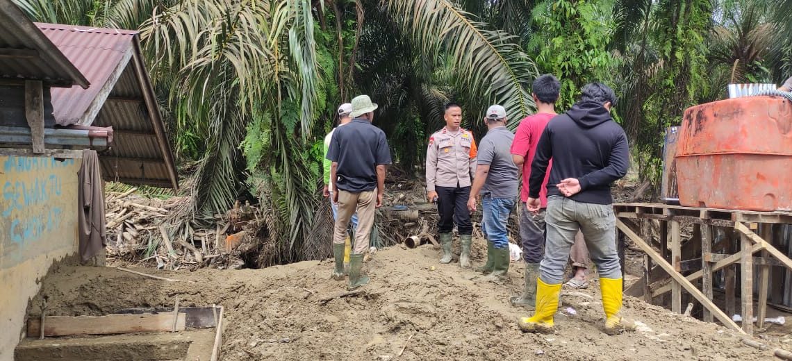 Polda Sumut Percepat Pemulihan Batang Toru: Bersihkan Masjid, Rumah Warga, Dan Buka Akses Sumur Bor
