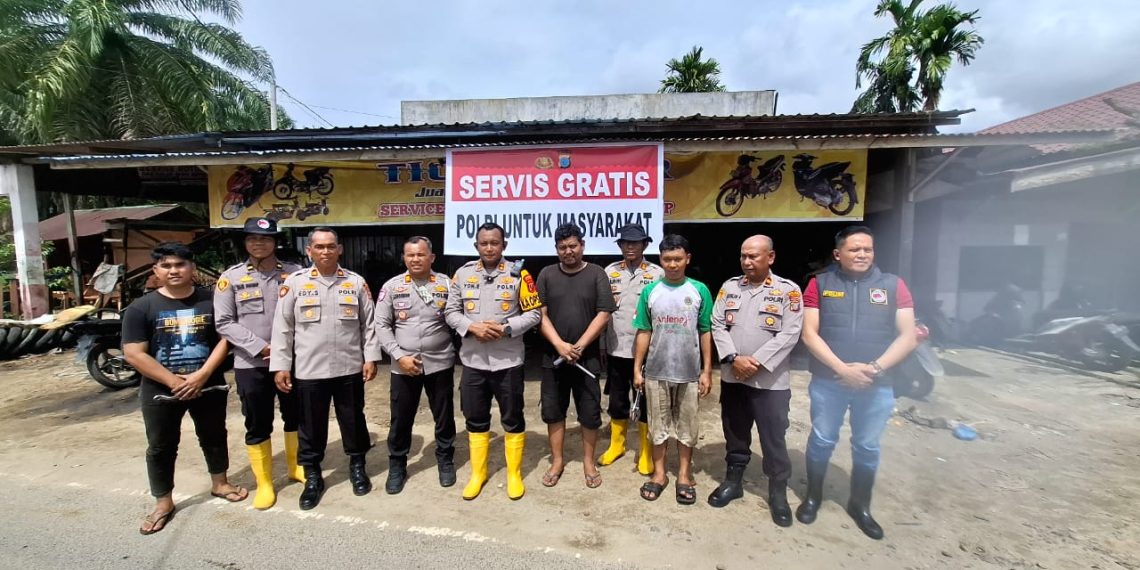 Kapolres Tapsel Resmikan Bengkel Servis Gratis untuk Warga Terdampak Banjir Bandang di Batang Toru