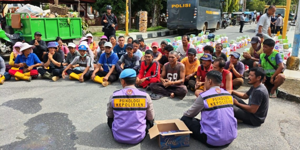 Pemberian Bantuan dan Trauma Healing bagi Korban Banjir dan Tanah Longsor di Sibolga