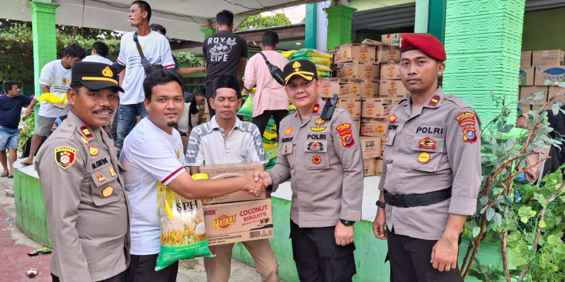 Kapolres Langkat Salurkan Bantuan Kapolri untuk Warga Terdampak Banjir di Tanjung Pura